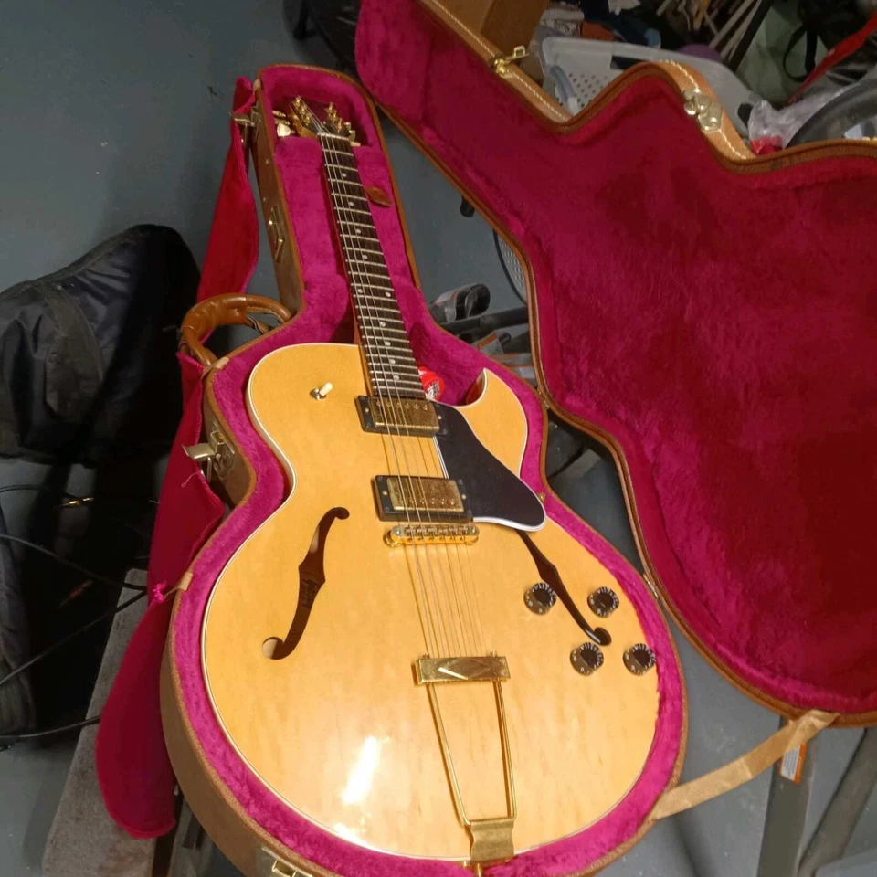 2002 Gibson Es-135 Perfect Condition Sold With Matching Case - Image 2 of 2