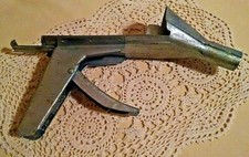 OIL SPOUT VINTAGE HAND RELEASE PAT #3789399 MADE IN USA BLUE TINTED METAL USED.
