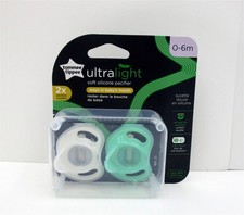 Tommee Tippee Ultra-Light Silicone Pacifier, One-Piece Design 0-6m, 2-pack