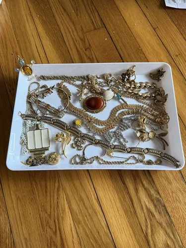 Lot Ohf Vintage Costume Jewelry Gold Tone Brooch Pins Necklaces Bracelets