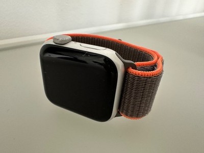 Apple Watch Series 6 40mm Silber Aluminiumgehäuse mit Nylon Sportarmband