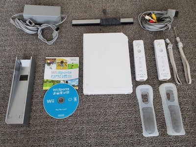 White Nintendo Wii Console Bundle w/ Wii Sports Game + 2 Controllers TESTED !