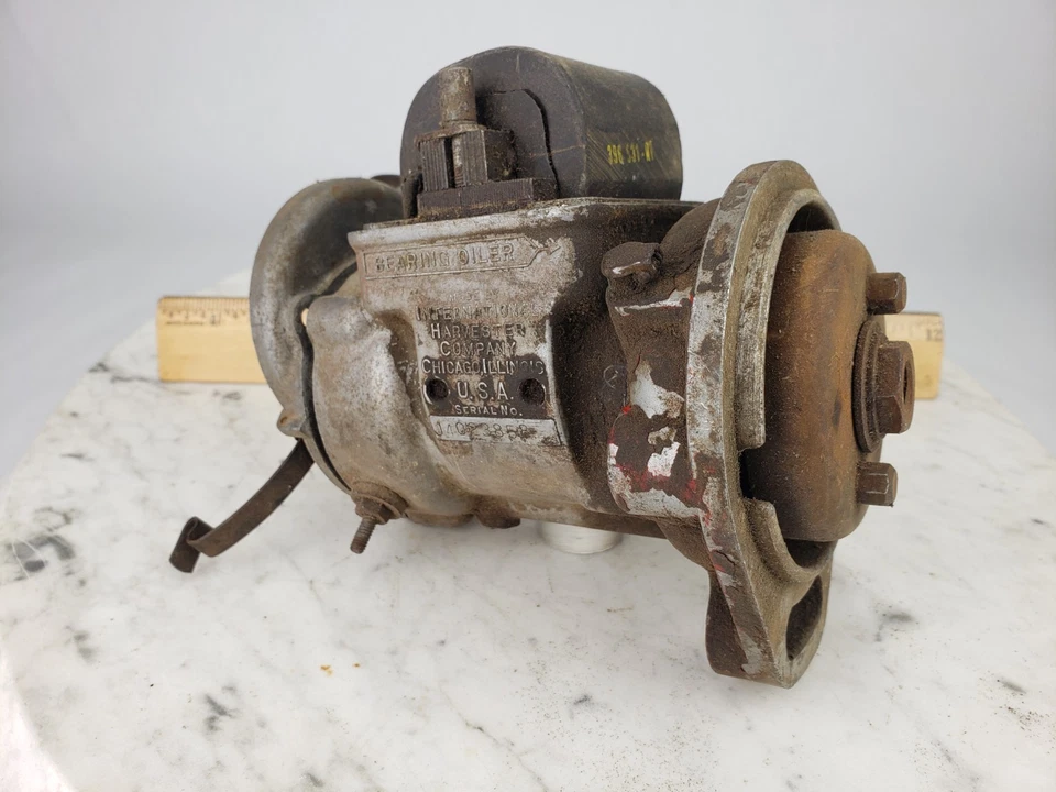 Antiguo tractor IH Farmall Cub International Harvester J4 Magneto de colección Foto 3 de 4