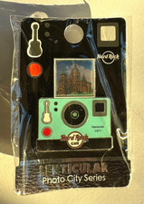 Hard Rock Café originale fotocamera lenticolare Helsinki Finlandia spilla nuova come nuova