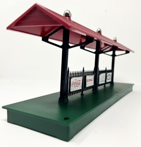 LIONEL #2256 Station Platform Red Bottom with Green Roof 1973 - 1981 - Picture 1 of 15