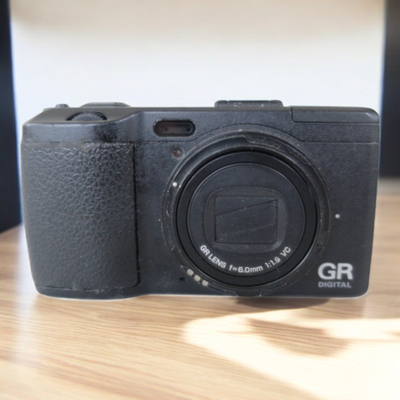 RICOH GR DIGITAL IV 10.4 MP Black Camera w/ battery [NEAR RICOH GR DIGITAL IV 10.4 MP Black Camera w/ battery [NEAR