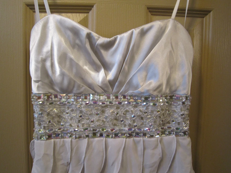 TALLA S ARDEN B PLATA CUENTAS SIN TIRANTES MINI VESTIDO DE VACACIONES, CÓCTEL NUEVO, USADO EN EXCELENTE ESTADO Foto 2 de 4