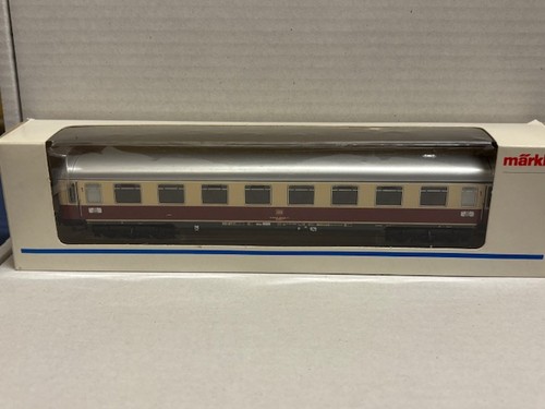 MÄRKLIN H0 Reisezugwagen Avüm 111 1.Klasse DB rot/beige 4089 | Condition: Neu
