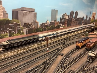 RailPro Equipped B&O Passenger Train Set. Locomotive Plus 6 Cars, HO