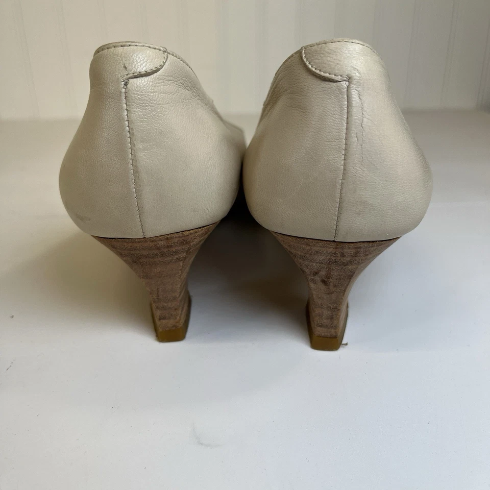 De colección. Zapatos de salón Evan Picone beige de cuero napa, talla 10 M, tacón bloque de puntera tejida. España Foto 4 de 4