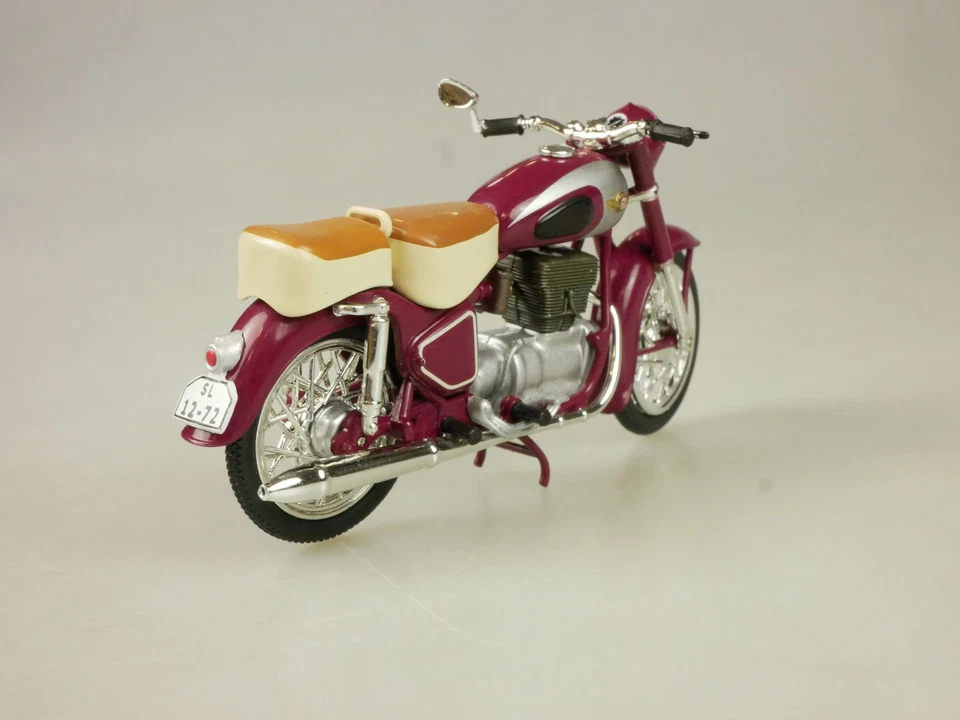 Atlas 1/24 DDR Simson 425 S Motorrad 7168101 + Vitrine in Box 129958 - Bild 3 von 4