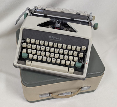 1961 Olympia SM7 SM-7 Portable De Luxe Typewriter Case Western Germany SERVICED
