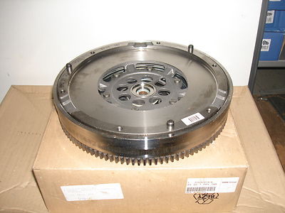 NEW GENUINE BMW E90 318D+ 320D M47 ENGINE FLYWHEEL 21207565745 | eBay