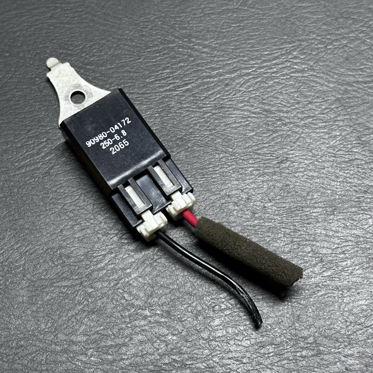 2004-2006 Lexus RX330 Rear Radio Liftgate Filter Noise Condenser