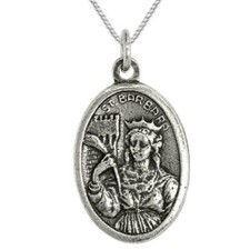 Colgante/dije medalla de plata esterlina de Santa Bárbara en forma de ovalada, cadena de caja italiana