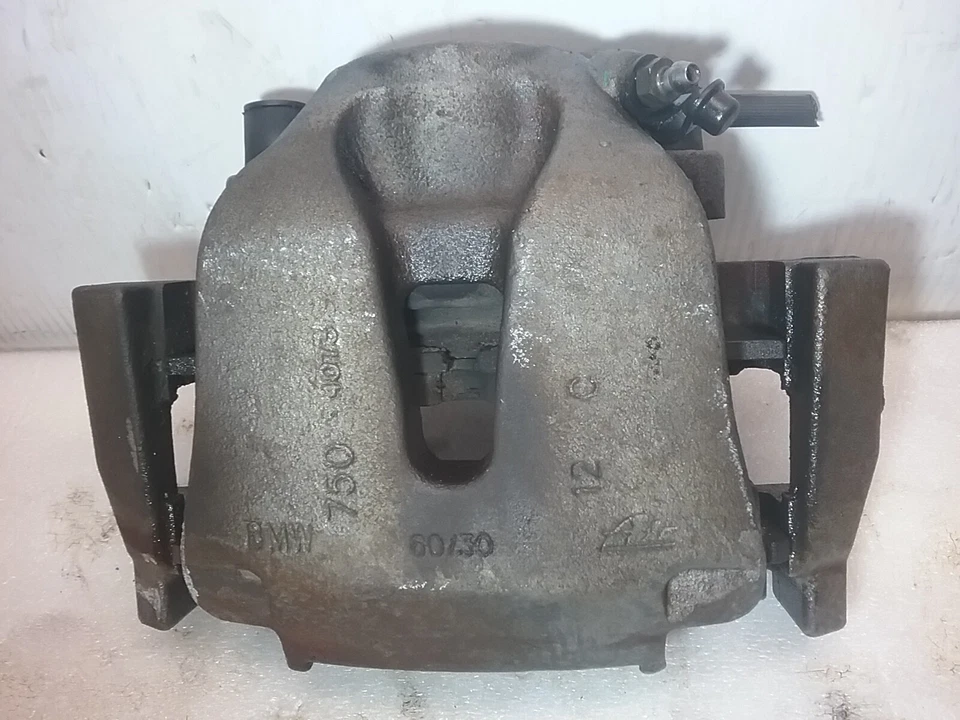 Суппорт правого переднего тормоза 3,0 л 6-цилиндровый турбонаддув 2014-2018 BMW X5 - Изображение 3 из 4