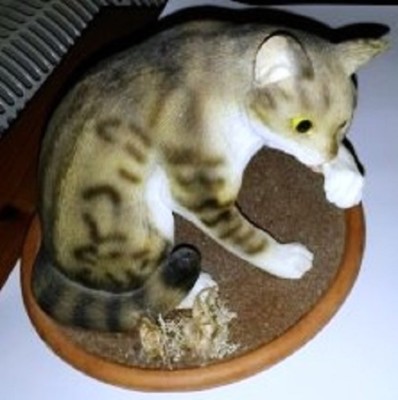 Lebensechte Katze Tonmodell 17 cm breit x 6'' hoch