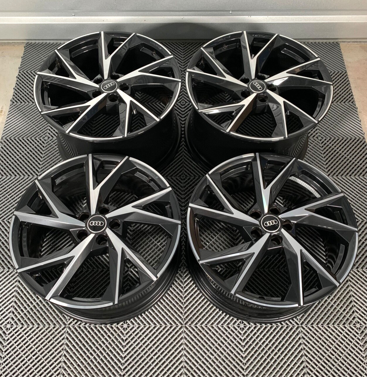 2023 20" AUDI R8 Sport Wheels Rims Factory Genuine OEM