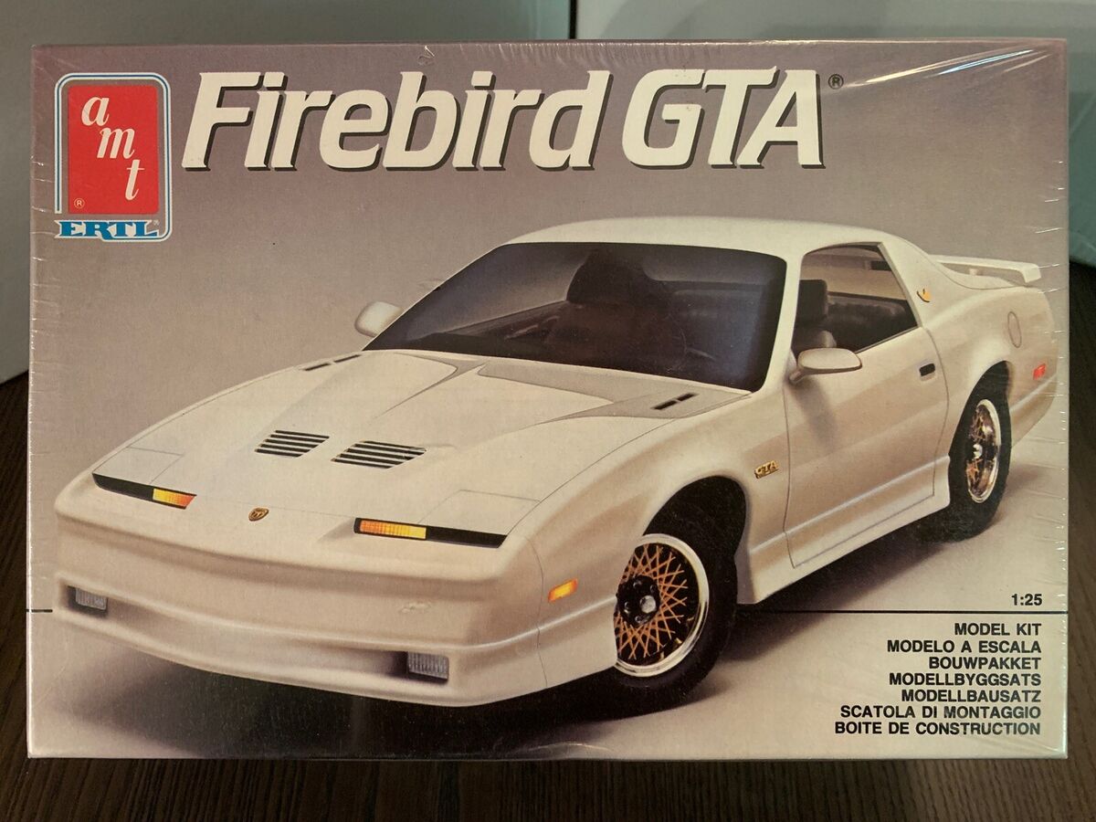AMT Firebird GTA 1989 1:25　USA AMT ERTL 1989 Pontiac Firebird GTA Scale 1:25 Model Kit