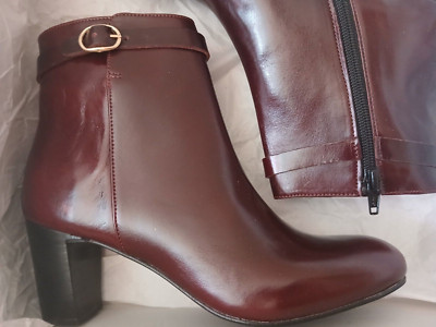 JONAK Paris - Women's Ankle Boots with an Elegant Strap