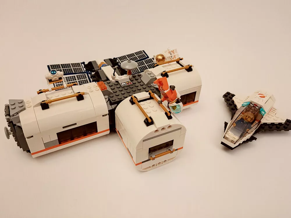 Lunar Space Station 60227 | City | Buy online at the Official LEGO® Shop US