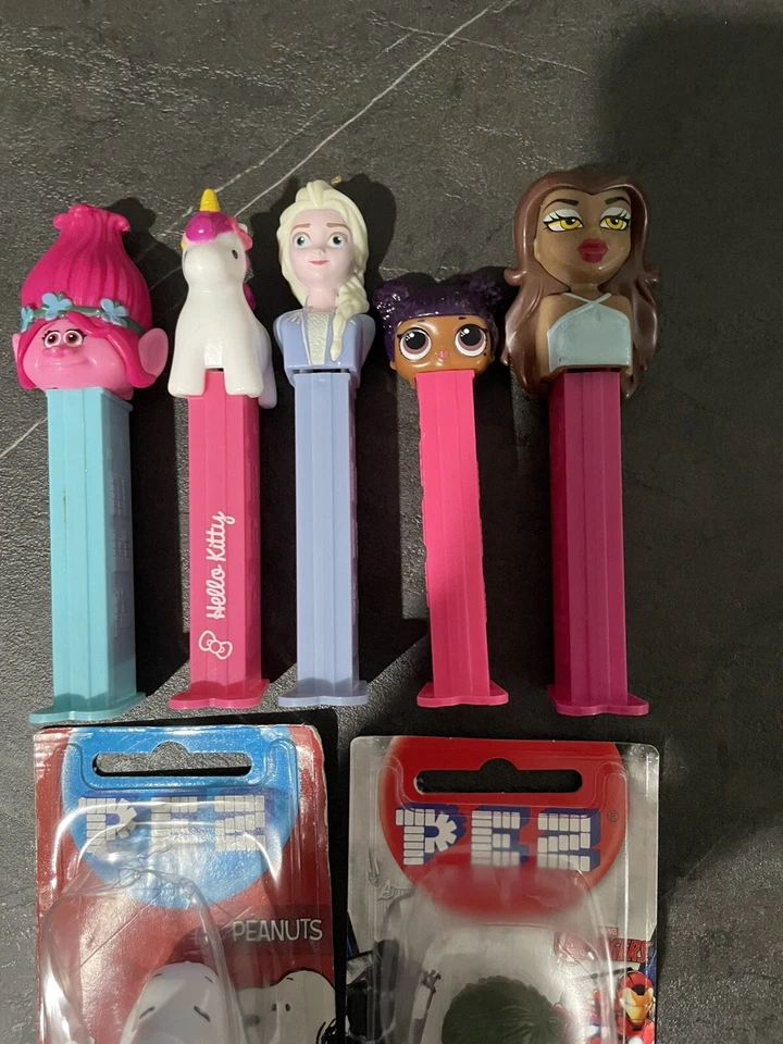 PEZ Surtido Snoopy Peanuts Y Hulk PEZ todavía en Paquete Bratz Hello Kitty Troll Foto 3 de 4