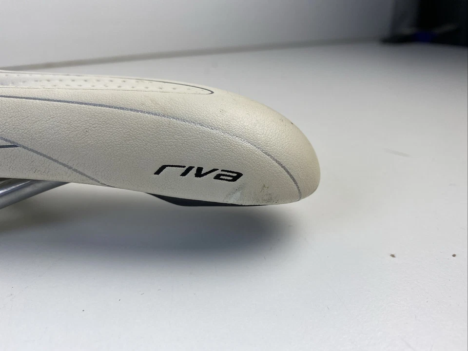 Bicicleta Specialized Riva Seat Body Geometry Saddle Cut Away Blanca Usada en Excelente Condición Foto 3 de 4