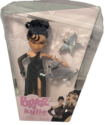NEW Bratz Kylie Jenner Night Fashion Doll with Evening Gown & Dog (Damaged Box)