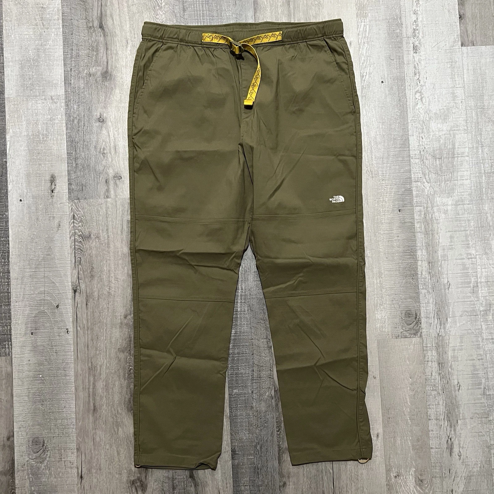 The North Face Belted Nylon Outdoor Pants Green Hiking Trek Camp TNF Size XL
Opens in a new window o