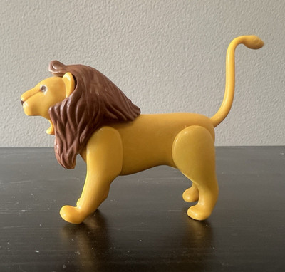 PLAYMOBIL Lion Family Figure Lot with Lion, Lioness & Cub (3 Pieces)
