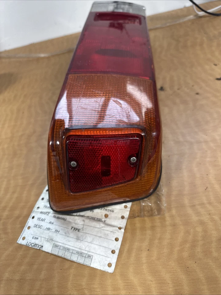 Luz trasera derecha Subaru GL 1984 fabricante de equipos originales Foto 4 de 4
