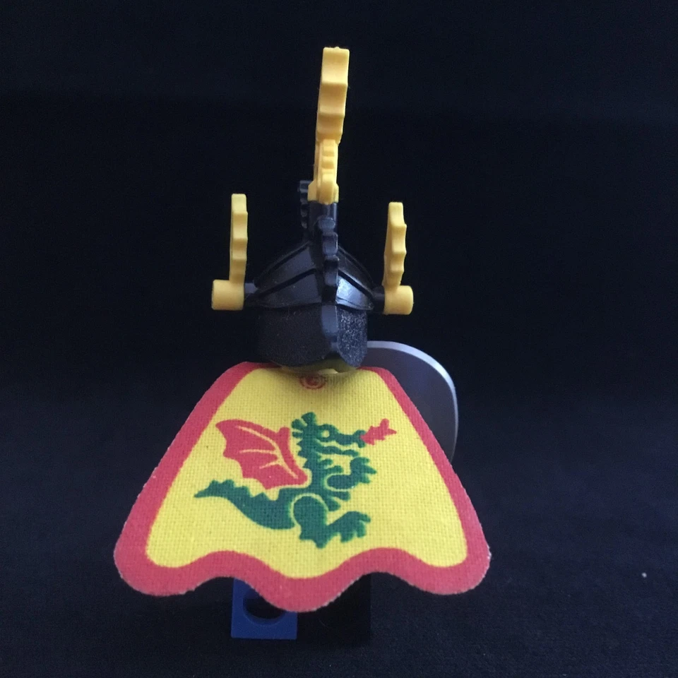LEGO Castle Dragon Master Knight Minifigure  Yellow Plume 6082  - Image 2 of 4