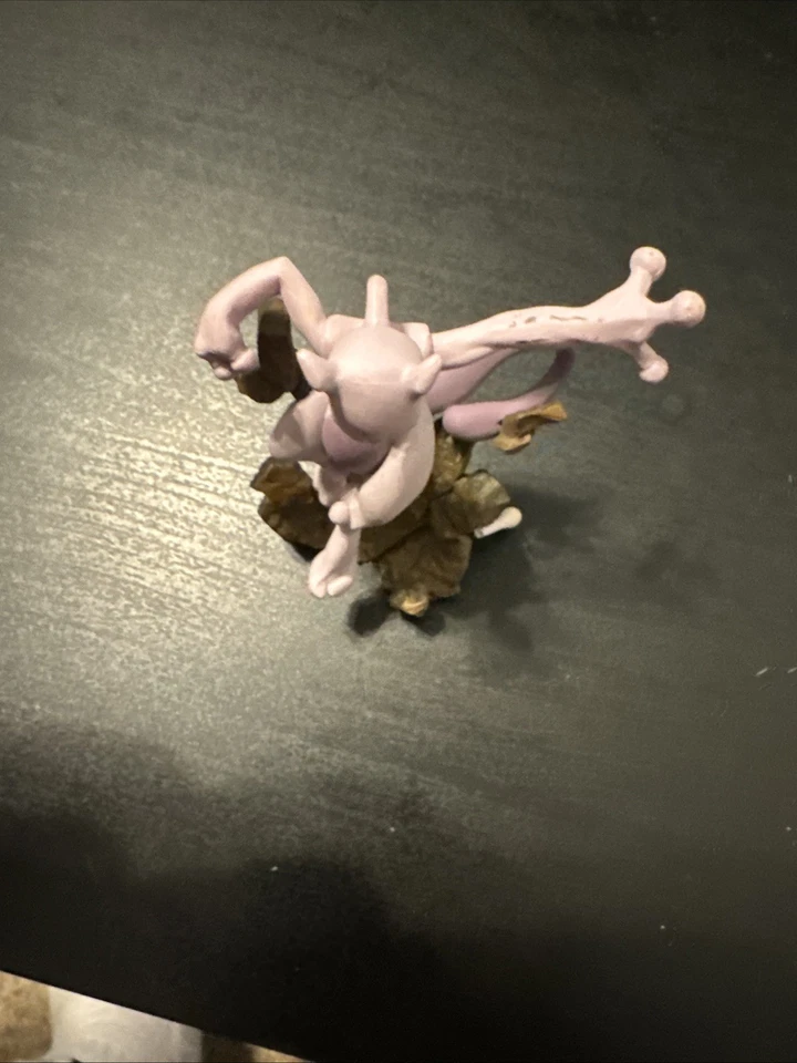 Pokémon Mewtwo 2016 mini figura en roca Foto 3 de 4
