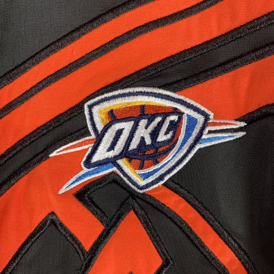 Chaqueta Oklahoma City Thunder Para Hombre Mediana Negra Cremallera Completa UNK Etiqueta Azul NBA OKC Foto 3 de 4