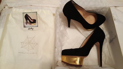 carrie bradshaw shoes brand