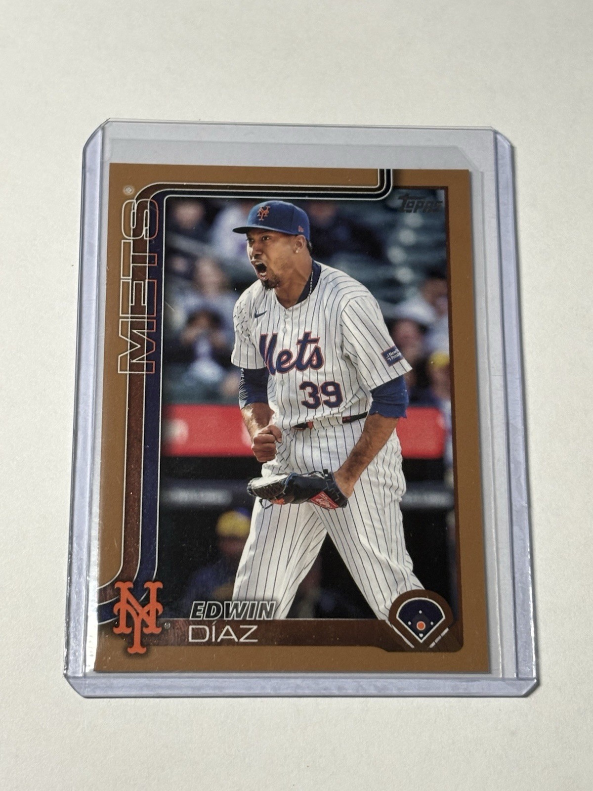 Edwin Diaz - Mets/Dodgers: 2025 Topps Series 1  Gold 742/2025 #286