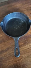 Vintage Griswold 8" Cast Iron Skillet 724B