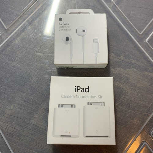 Apple iPad Camera Connection Kit MC531ZM/A + EarPods Lightning Connector DEAL!