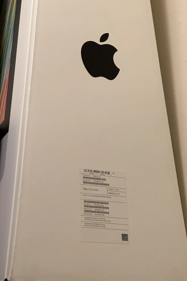 Настольный компьютер Apple iMac 21,5 дюйма дисплей Retina 4K — MNDY2LL/A (июнь 2017 г.) - Изображение 2 из 3