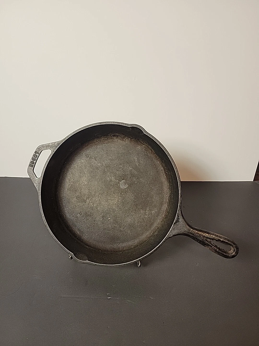 Vintage 3 Notch Lodge Cast Iron Skillet #8, SK Series - Made in USA 10 inch pan