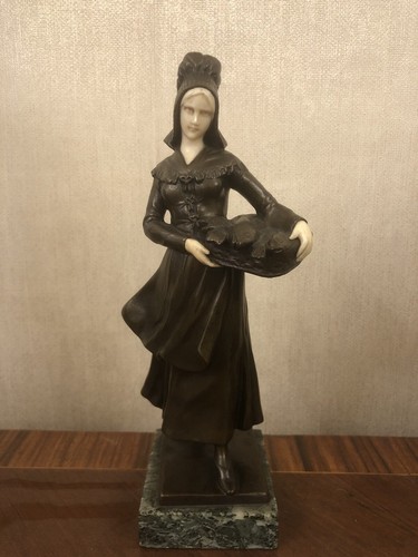 Antike französische Bronzefigur 19. Jahrhundert, signiert