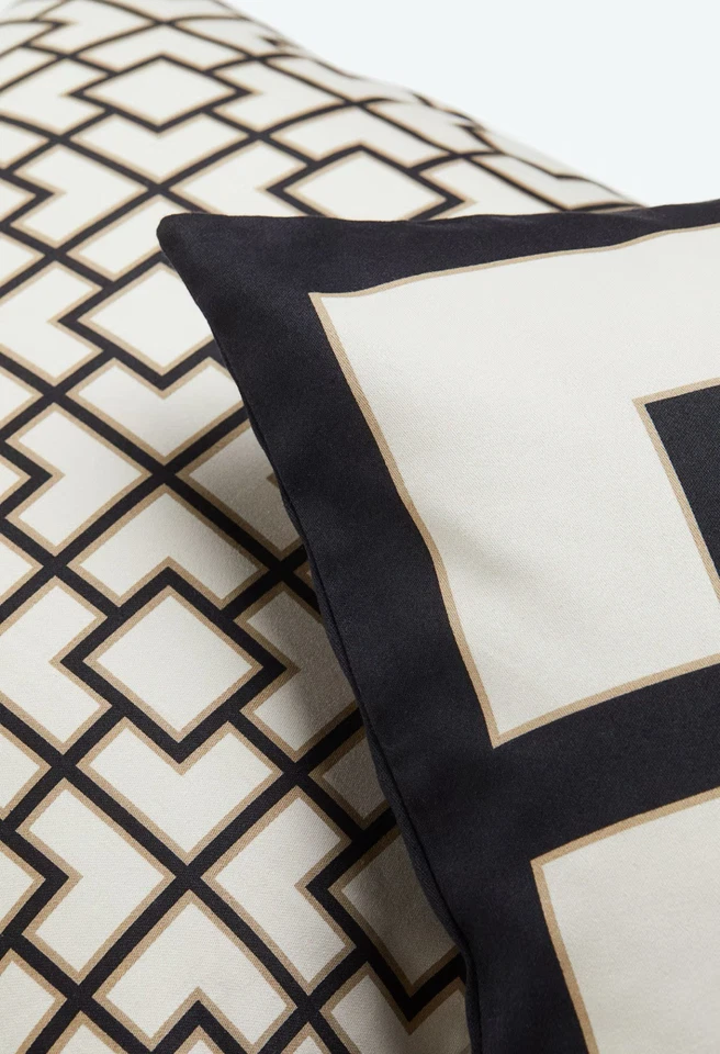 Pack de 2 fundas de cojín H&M Home azul marino crema 20x20 colección clásica Foto 2 de 4