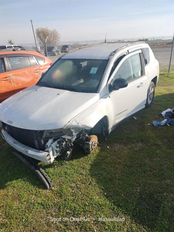 BLK LEFT FRONT DOOR TRIM PANEL 2012 JEEP COMPASS - Image 2 of 4