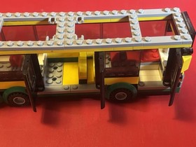 LEGO CITY: Bus Station (60154) News Stand And Bus Only.