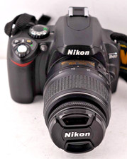 Nikon D40 6.1MP Digital SLR Camera with AF-S DX 18-55mm Lens W/ Charger, Battery