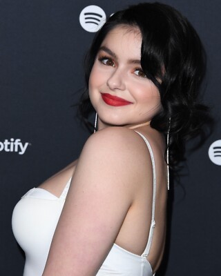 ARIEL WINTER 8x10 PHOTO *