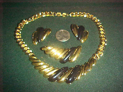 GIVENCHY BIJOUX VINTAGE GOLD TONE & BLACK NECKLACE, PIN CLIP GIVENCHY BIJOUX VINTAGE GOLD TONE & BLACK NECKLACE, PIN CLIP