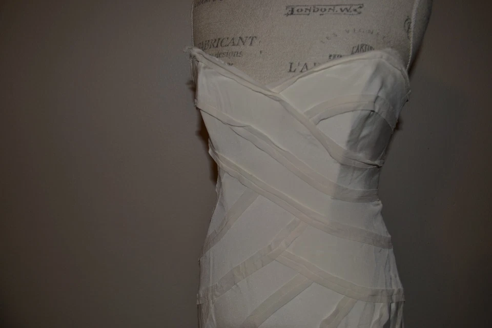 Nicole Miller silk/spandex strapless  wedding gown size 6 - Image 2 of 4