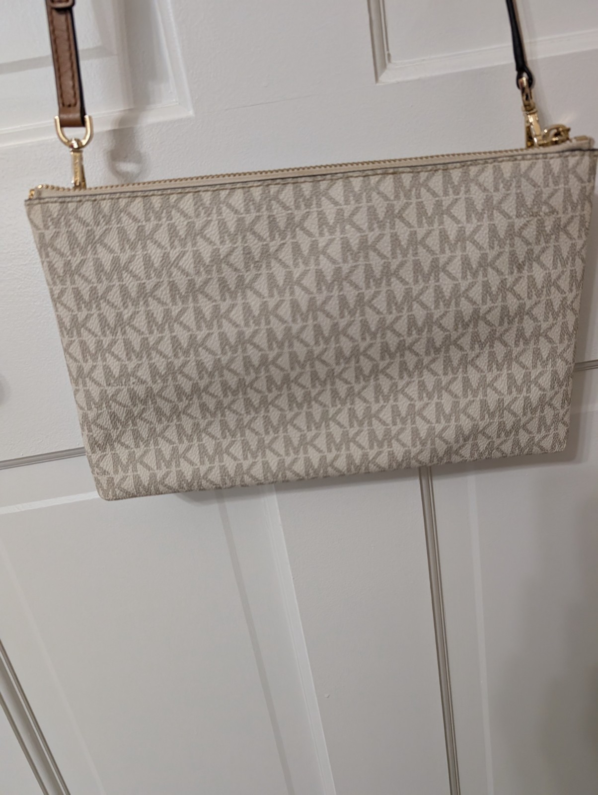 MICHAEL KORS  SIGNATURE DOUBLE GUESSET CROSSBODY,… - image 2