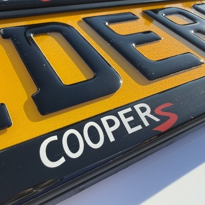 1 x Mini Cooper S 3D Gloss Gel - Quick Release - Number Plate Holder Surround